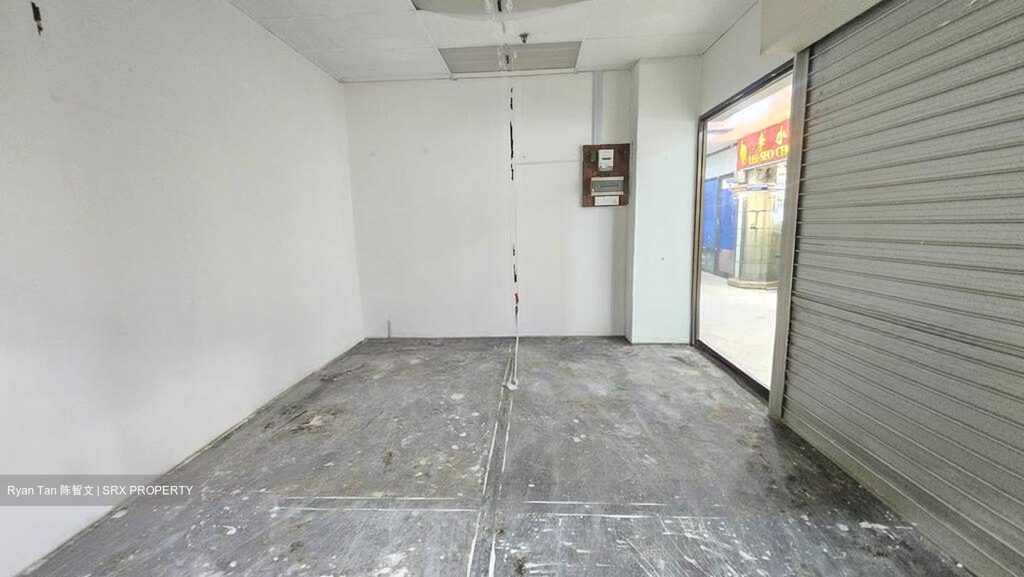 Upper Serangoon Shopping Centre (D19), Shop House #586011471